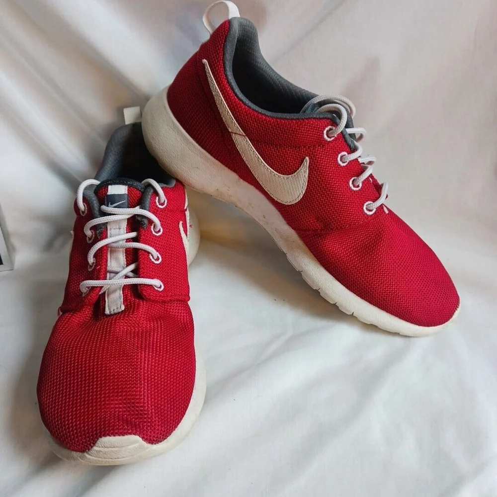 Nike Roshe One Boys Running Shoes Red Sneakers Size 6.5Y